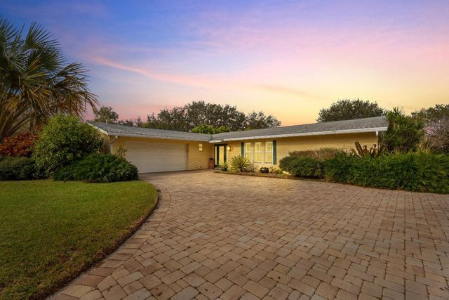 8107 Damascus Drive, Palm Beach Gardens, FL 33418