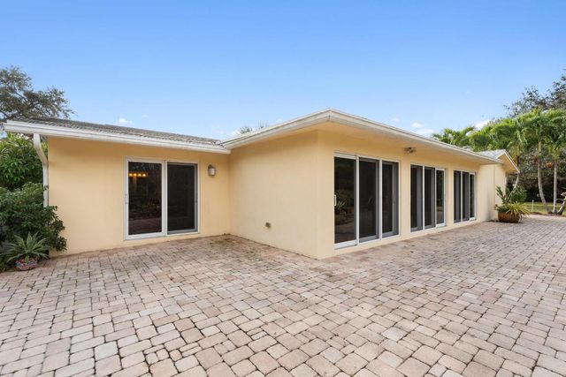 8107 Damascus Drive, Palm Beach Gardens, FL 33418