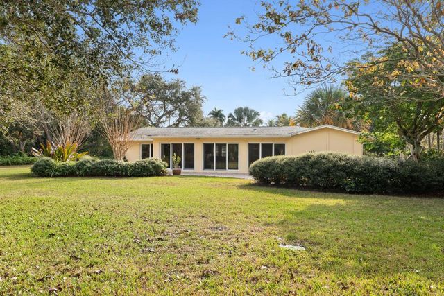 8107 Damascus Drive, Palm Beach Gardens, FL 33418