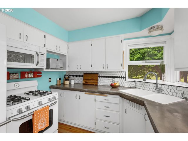 6110 Ne 41ST Ave, Portland, OR 97211