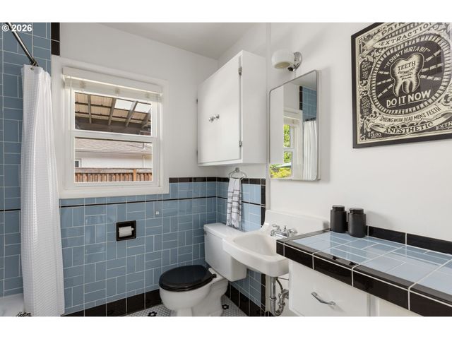 6110 Ne 41ST Ave, Portland, OR 97211