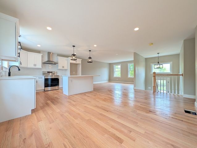 5 Tyler Ave, Wareham, MA 02538