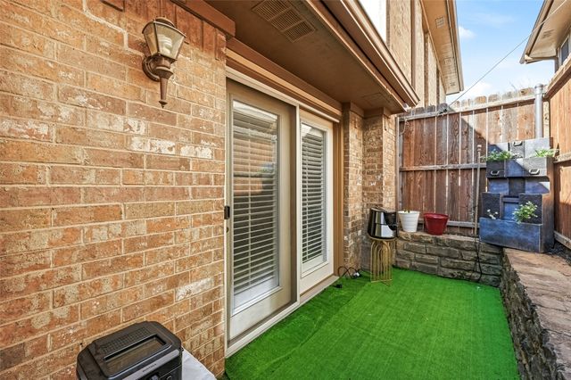 104 Morrow Drive, Bedford, TX 76021