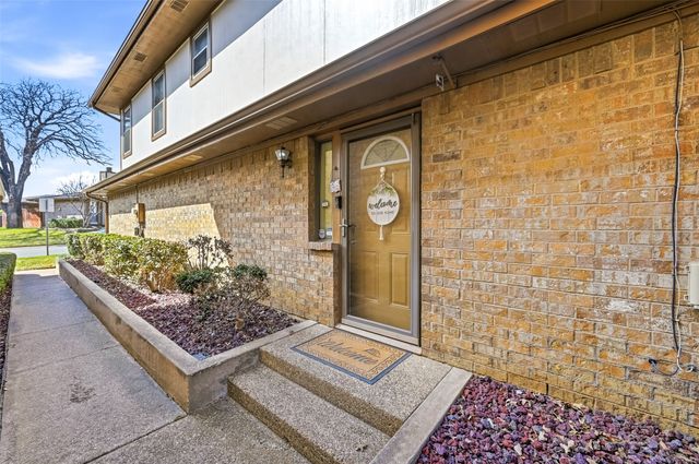 104 Morrow Drive, Bedford, TX 76021