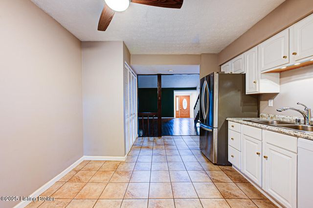 3803 Bigelow Dr, Jeffersontown, KY 40299