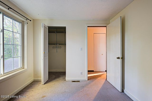 3803 Bigelow Dr, Jeffersontown, KY 40299