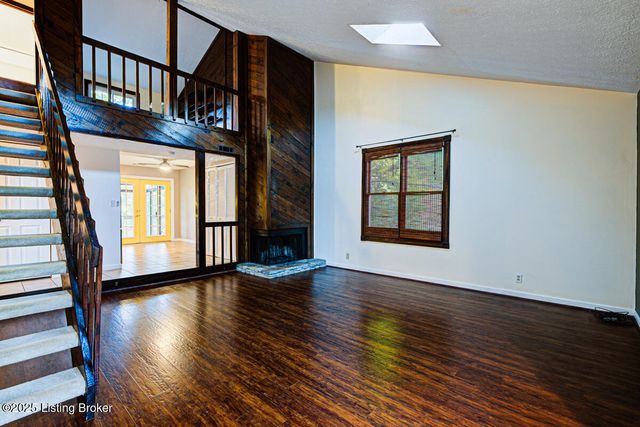 3803 Bigelow Dr, Jeffersontown, KY 40299