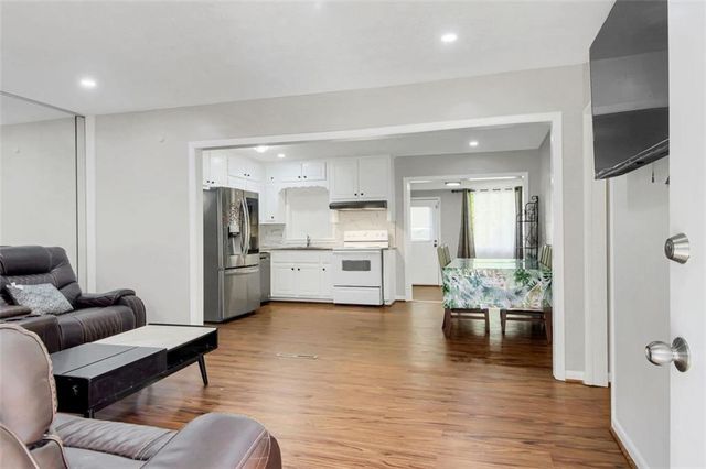 847 MEADOW ROCK Drive, Stone Mountain, GA 30083