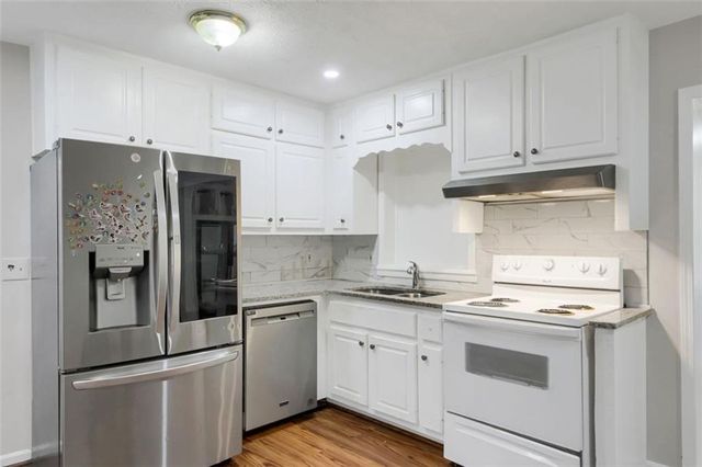 847 MEADOW ROCK Drive, Stone Mountain, GA 30083