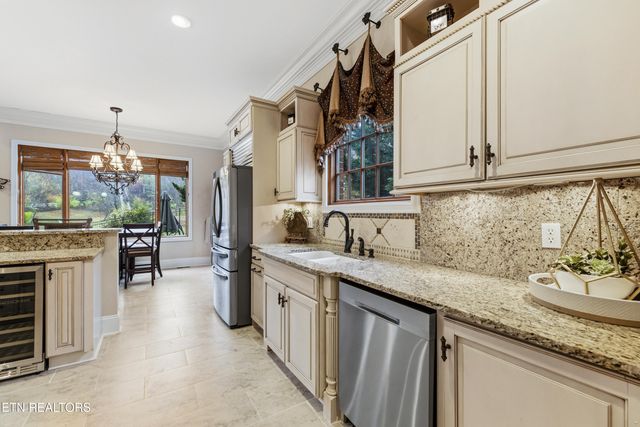 1818 Calgary Falls Lane, Knoxville, TN 37931