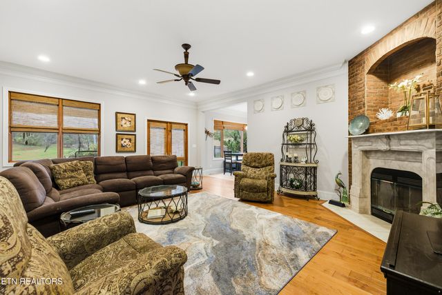 1818 Calgary Falls Lane, Knoxville, TN 37931