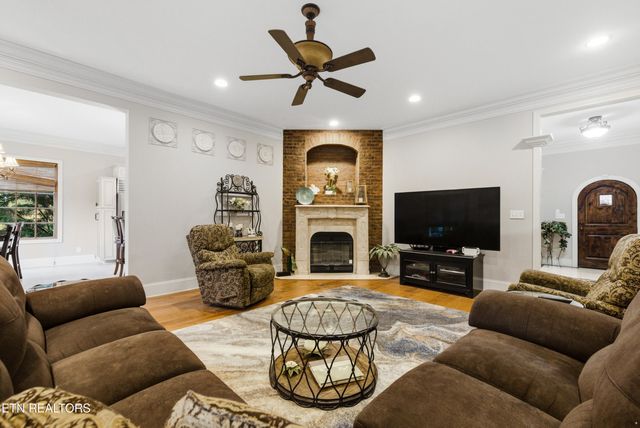 1818 Calgary Falls Lane, Knoxville, TN 37931