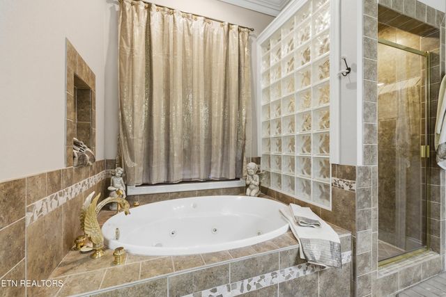 1818 Calgary Falls Lane, Knoxville, TN 37931