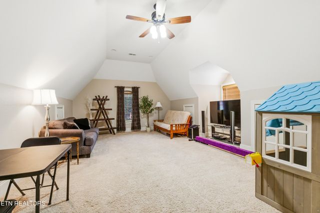 1818 Calgary Falls Lane, Knoxville, TN 37931