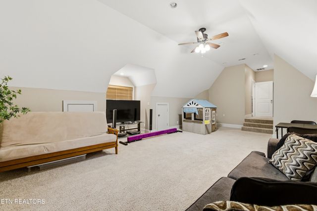 1818 Calgary Falls Lane, Knoxville, TN 37931