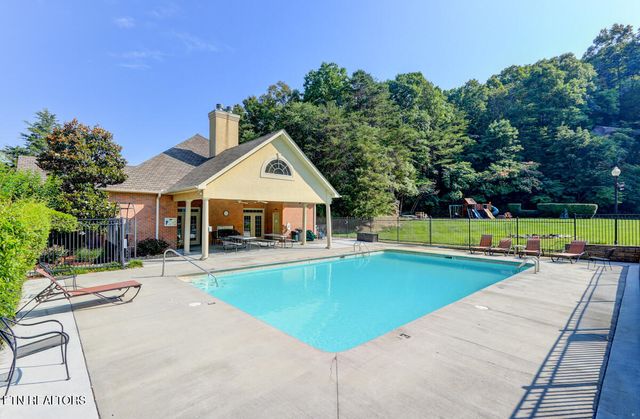 1818 Calgary Falls Lane, Knoxville, TN 37931