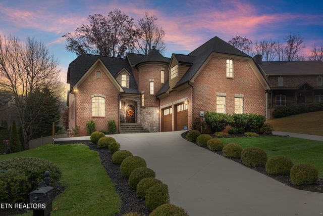 1818 Calgary Falls Lane, Knoxville, TN 37931