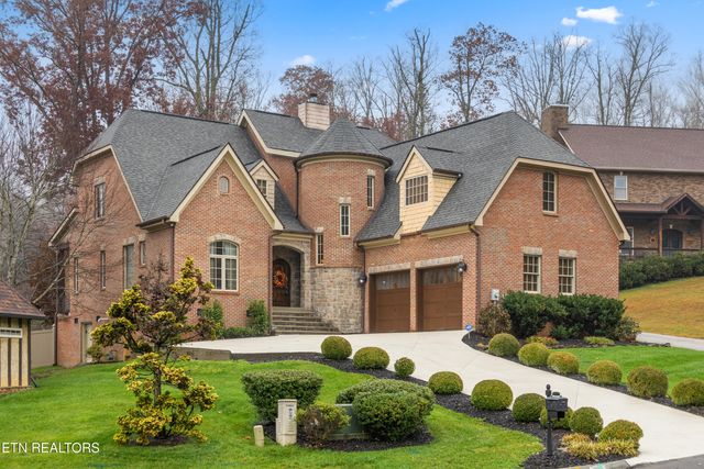 1818 Calgary Falls Lane, Knoxville, TN 37931