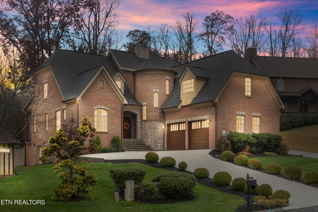 1818 Calgary Falls Lane, Knoxville, TN 37931