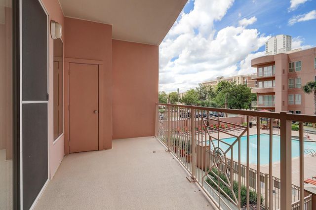 3505 Sage Road 207, Houston, TX 77056