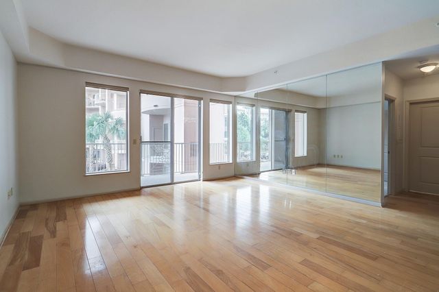 3505 Sage Road 207, Houston, TX 77056