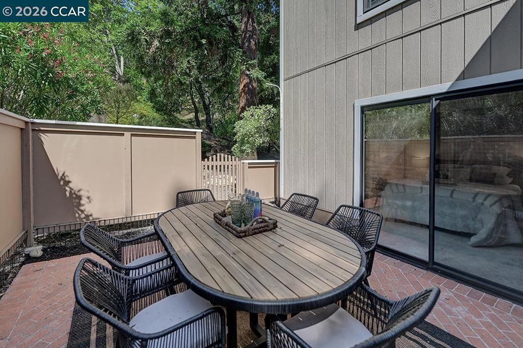 Image 2 of property listing at 1332 Running Springs Rd 2, Walnut Creek, CA 94595