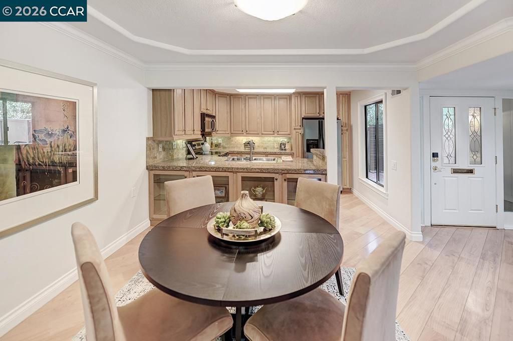 Image 27 of property listing at 1332 Running Springs Rd 2, Walnut Creek, CA 94595