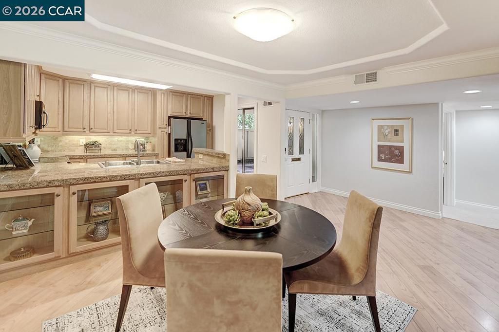 Image 28 of property listing at 1332 Running Springs Rd 2, Walnut Creek, CA 94595