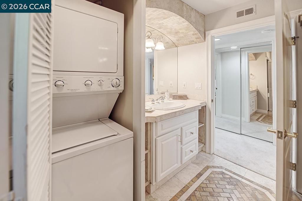 Image 38 of property listing at 1332 Running Springs Rd 2, Walnut Creek, CA 94595