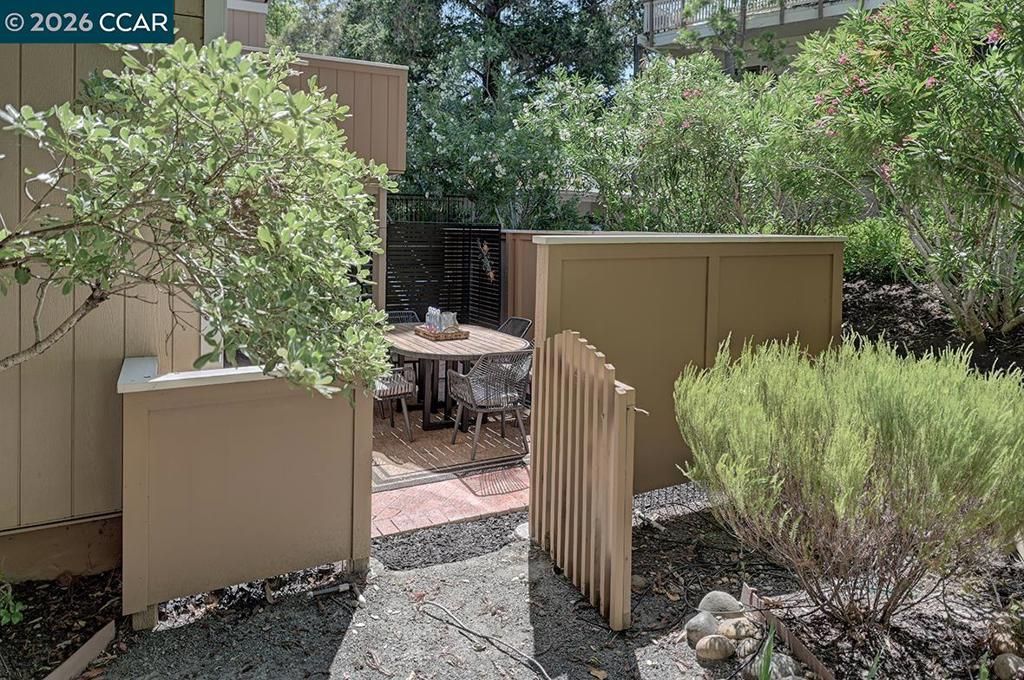 Image 5 of property listing at 1332 Running Springs Rd 2, Walnut Creek, CA 94595