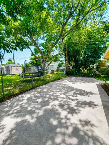 2711 NW 16 Street, Fort Lauderdale, FL 33311