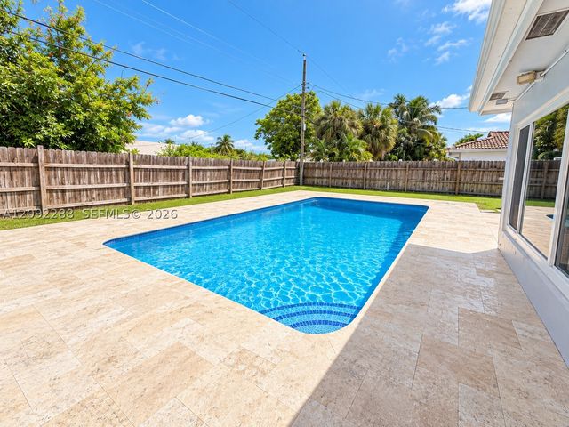 3700 NW 2nd Ct 1, Boca Raton, FL 33431