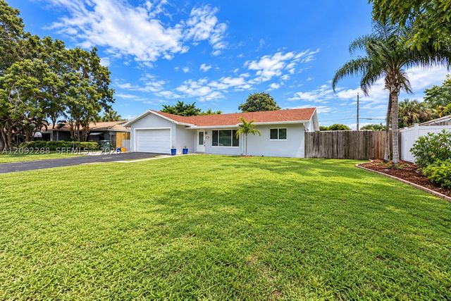 3700 NW 2nd Ct 1, Boca Raton, FL 33431
