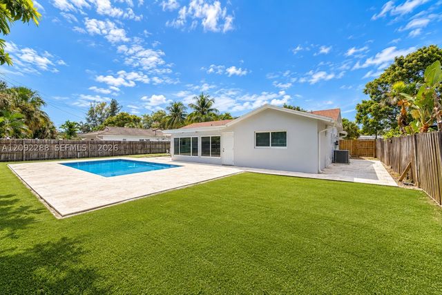 3700 NW 2nd Ct 1, Boca Raton, FL 33431