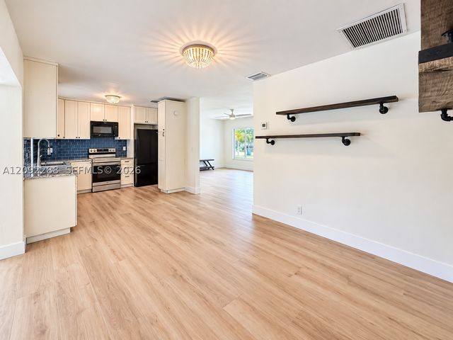 3700 NW 2nd Ct 1, Boca Raton, FL 33431