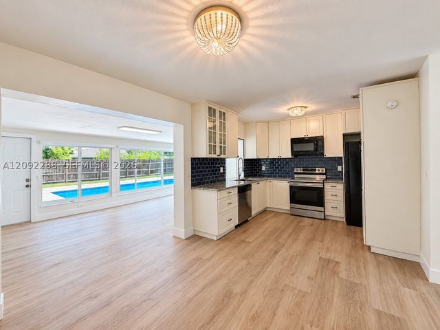 3700 NW 2nd Ct 1, Boca Raton, FL 33431