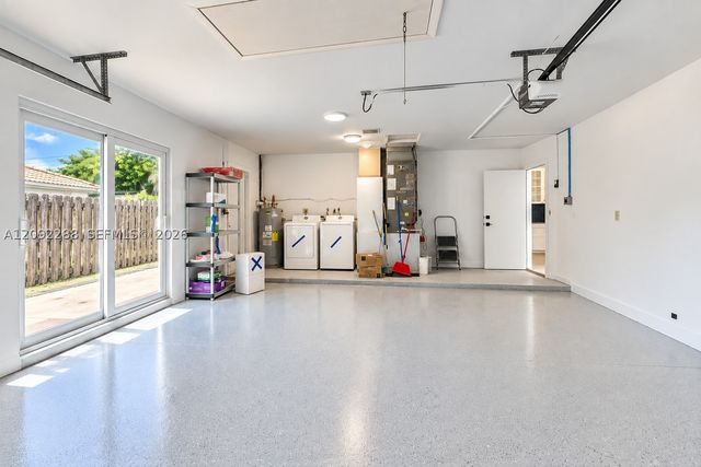 3700 NW 2nd Ct 1, Boca Raton, FL 33431