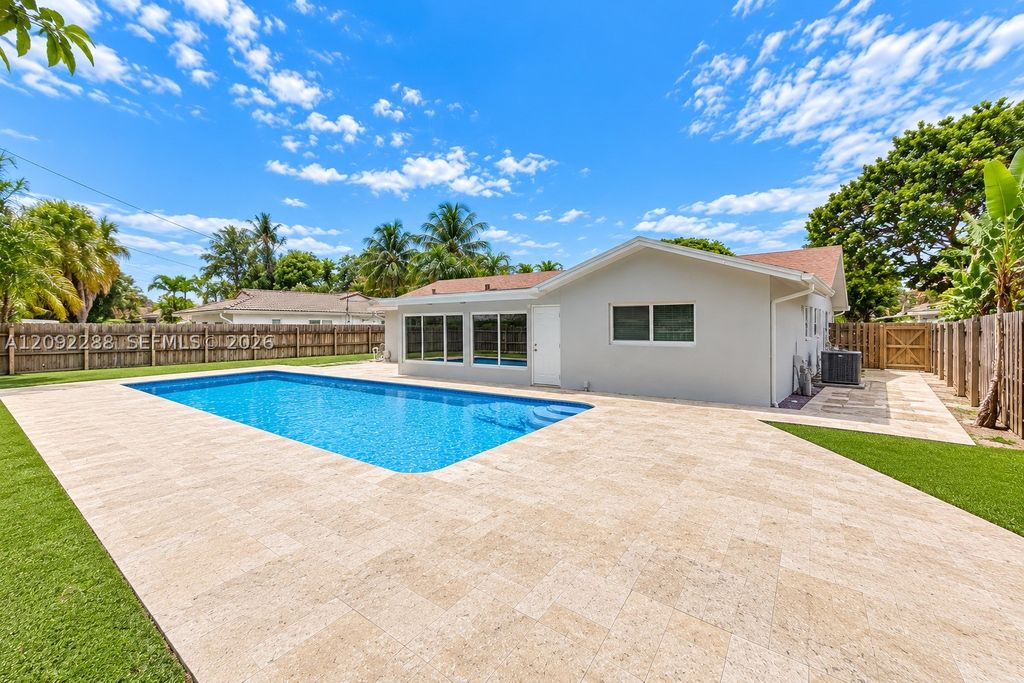 3700 NW 2nd Ct 1, Boca Raton, FL 33431