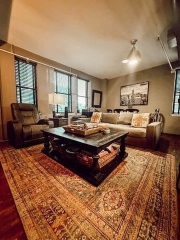 700 Church St Apt 908, Nashville, TN 37203