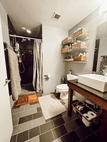 700 Church St Apt 908, Nashville, TN 37203