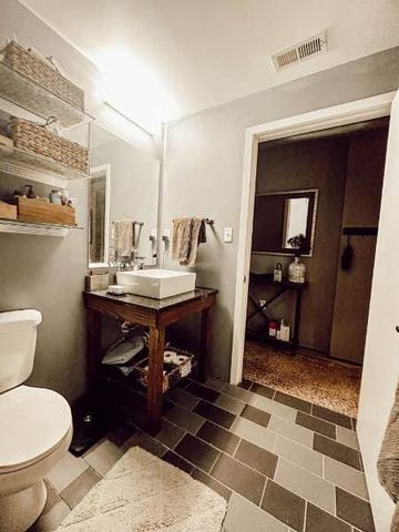 700 Church St Apt 908, Nashville, TN 37203