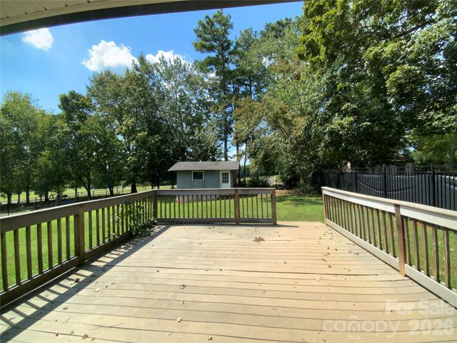 325 Glenwood Drive, Mooresville, NC 28115