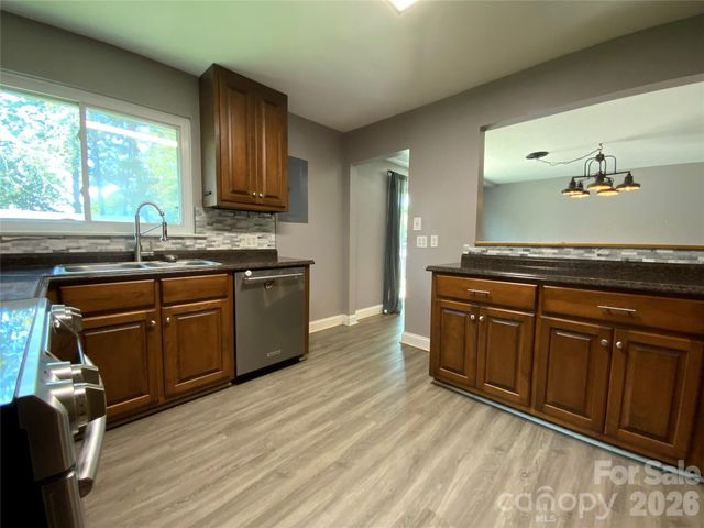 325 Glenwood Drive, Mooresville, NC 28115