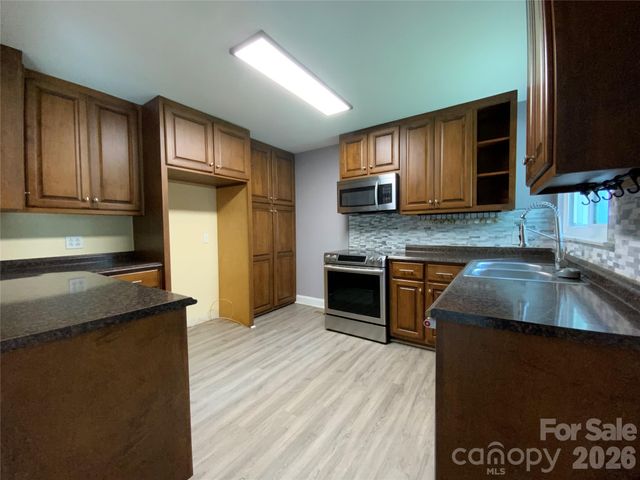 325 Glenwood Drive, Mooresville, NC 28115