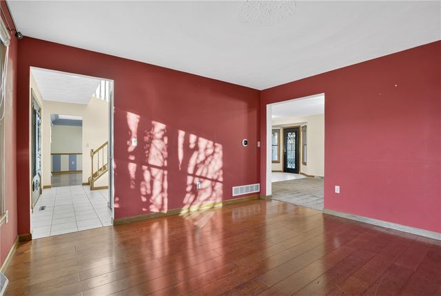 814 Cleardale Dr, Hempfield Twp, PA 15601