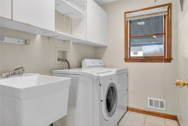 814 Cleardale Dr, Hempfield Twp, PA 15601