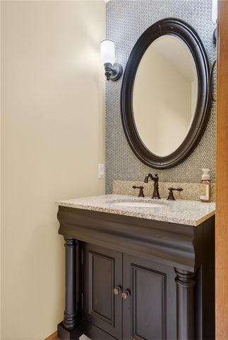 814 Cleardale Dr, Hempfield Twp, PA 15601