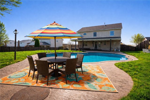 814 Cleardale Dr, Hempfield Twp, PA 15601