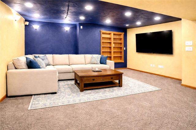 814 Cleardale Dr, Hempfield Twp, PA 15601