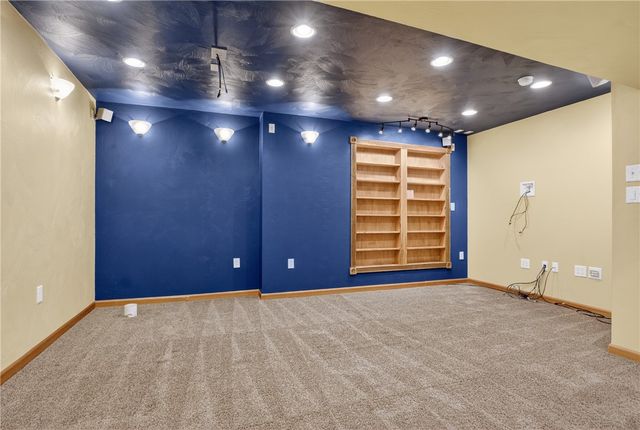 814 Cleardale Dr, Hempfield Twp, PA 15601